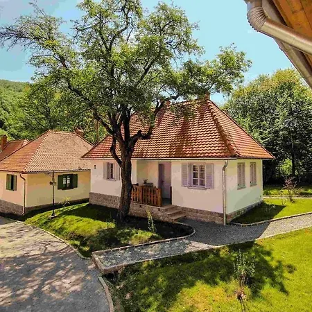 Koertoeves Guest Village Guest house Varghis