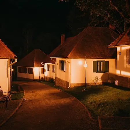 Koertoeves Guest Village Varghis
