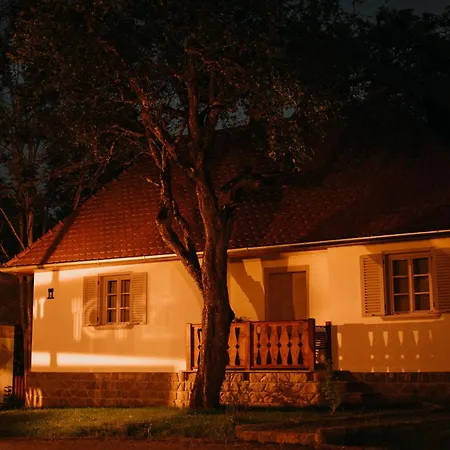 Koertoeves Guest Village Varghis
