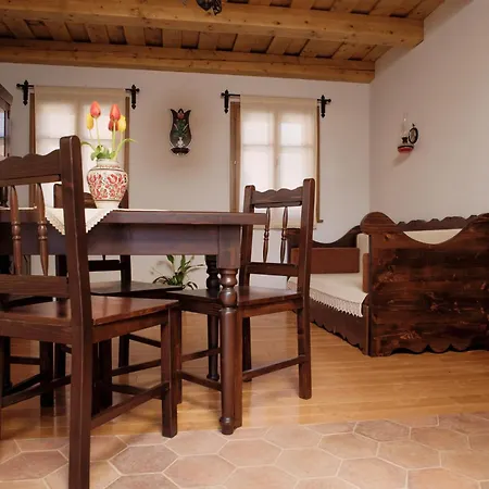 Koertoeves Guest Village * Varghis